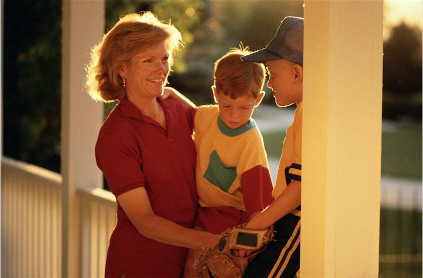 mother-speaking-to-children.png