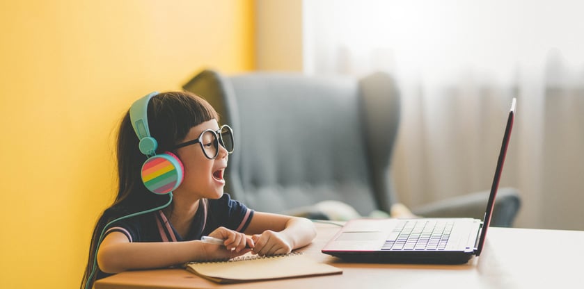 young-girl-with-autism-learning-remotely