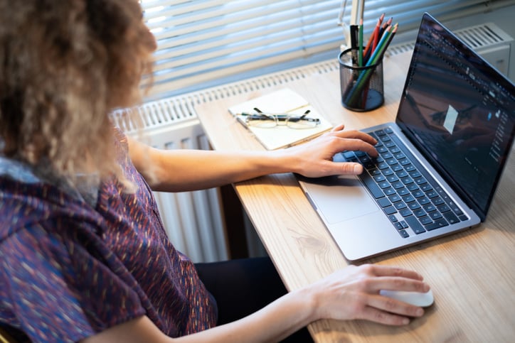 mother of child with autism emailing with teacher