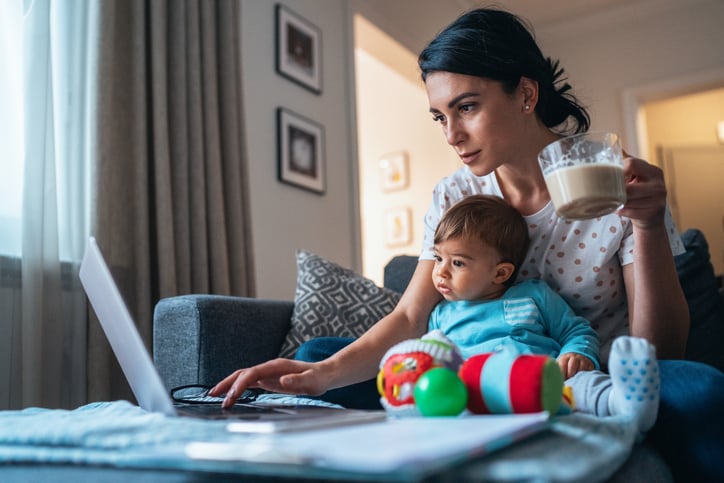 mom-using-computer-for-online-resources